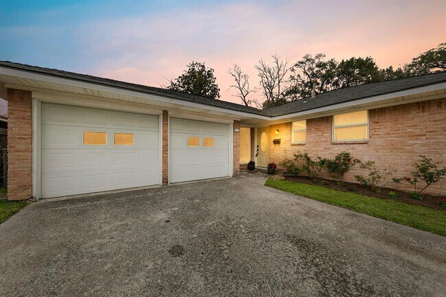 Foto del edificio - 5618 Nina Lee Ln