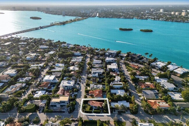 Foto del edificio - 10110 E Broadview Dr