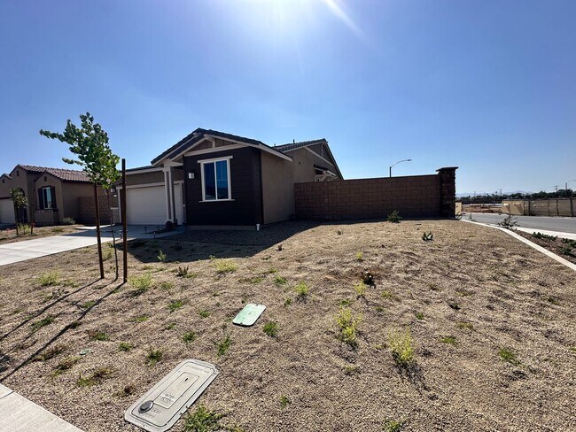 Foto del edificio - Brand New Home In Menifee with Backyard!