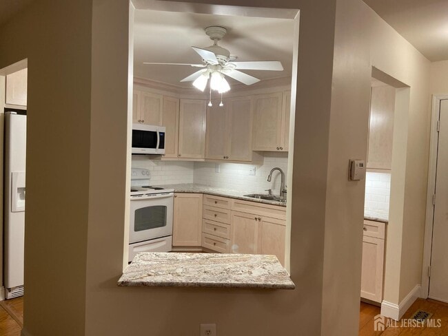 Foto del edificio - 8 Benjamin Franklin Dr