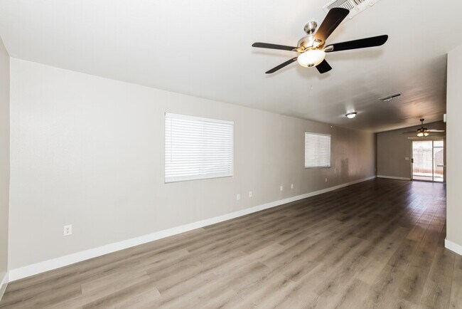 Foto del edificio - 5285 Mineral Lake Dr