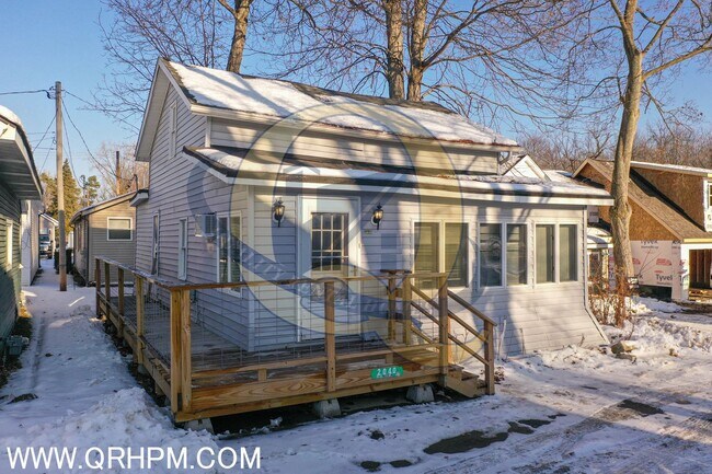 Foto del edificio - Available Now on Lake Fenton!!!