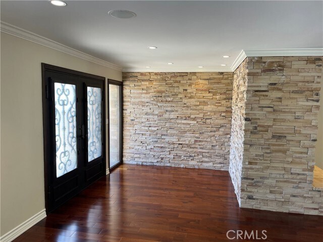 Building Photo - 2245 Country Club Dr