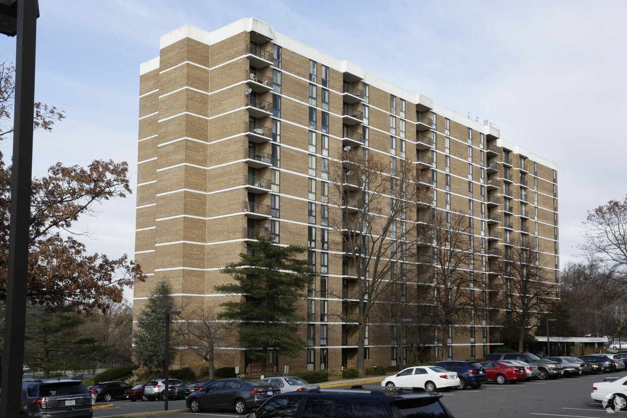 Primary Photo - Idylwood Towers