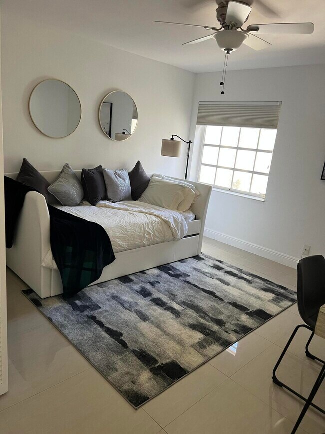 Foto del edificio - 7370 Orangewood Ln