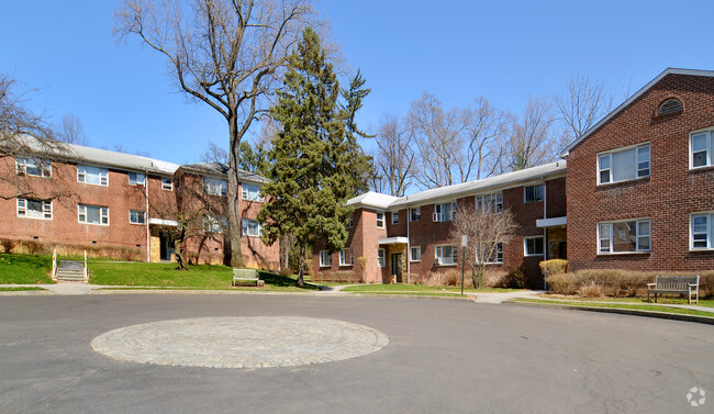 Building Photo - Cedar Hill Garden Apts