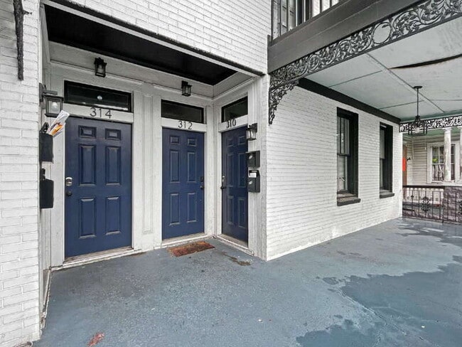 Building Photo - 310 W 42nd St