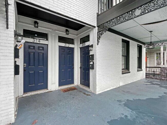 Foto del edificio - 310 W 42nd St