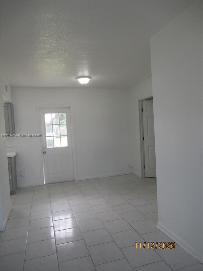 Foto del edificio - 3520 NW 208th St