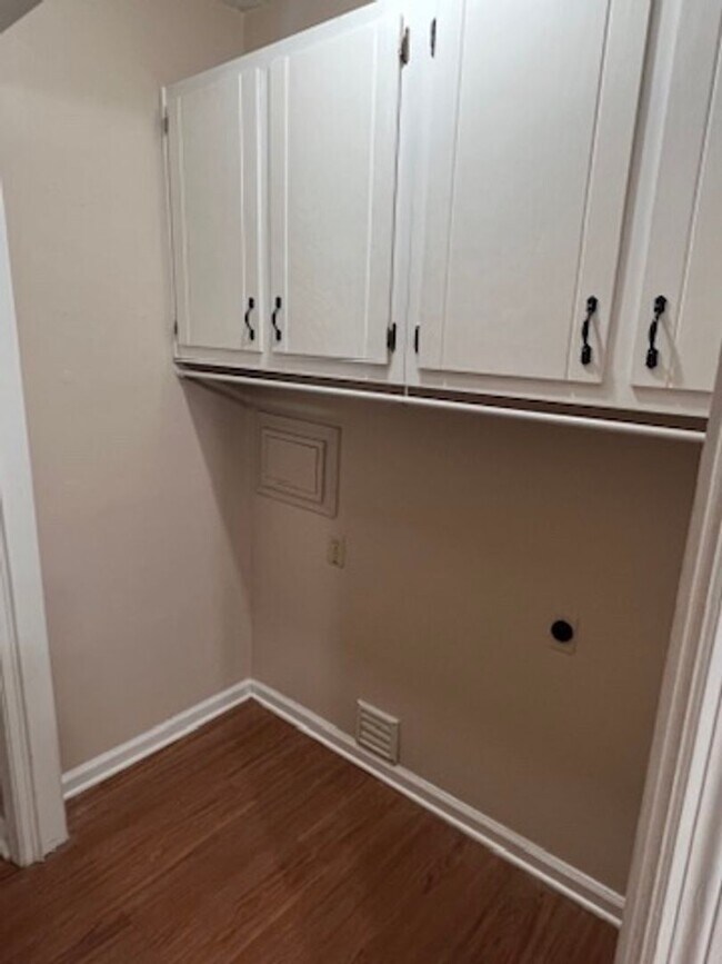 Foto del edificio - 3BR/2.5BA Two Story Available Now!