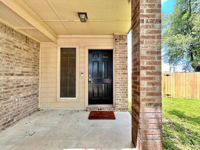 Foto del edificio - 3/BR 2.5/BA Home with High Ceilings, Walk-...