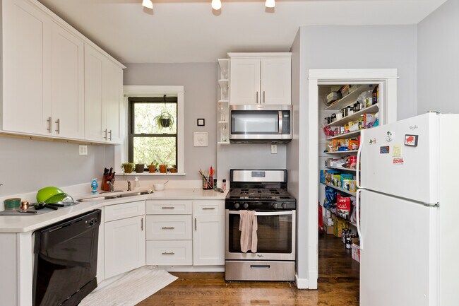 Foto del edificio - 3253 N Kenmore Ave