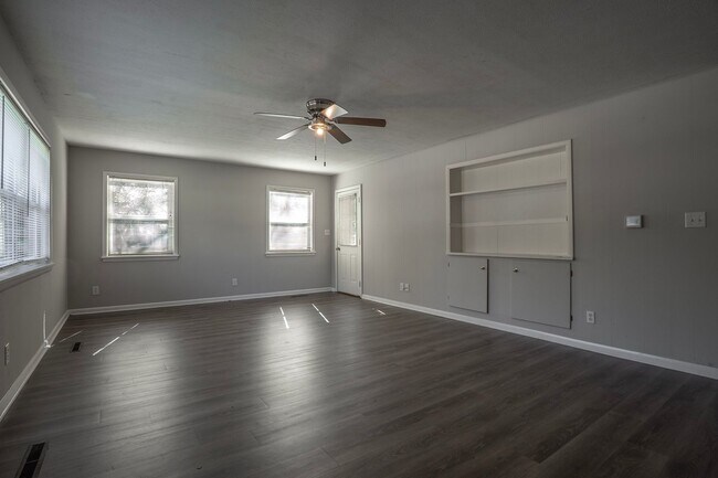 Foto del edificio - Charming 4 bedroom, 2 bathroom home located in Fayetteville, AR - 6 Month Lease