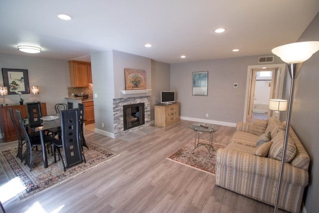 SPACIOUS LIVING ROOM - 12940 Riverside Dr