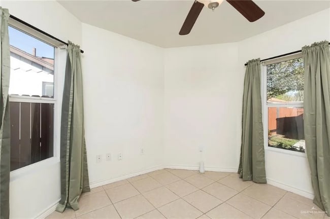 Building Photo - 816 Ivy Ave