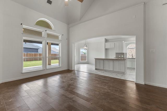 Foto del edificio - 1600 Lake Grove Dr