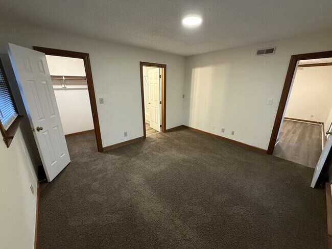 Building Photo - 1 Bedroom 1 Bathroom Condo!