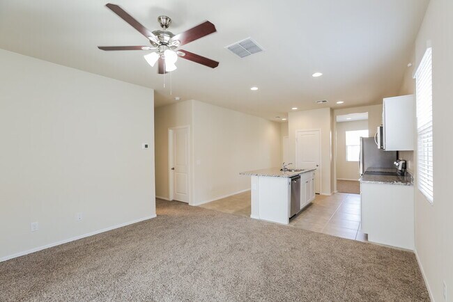 Foto del edificio - 7823 West Riverside Avenue