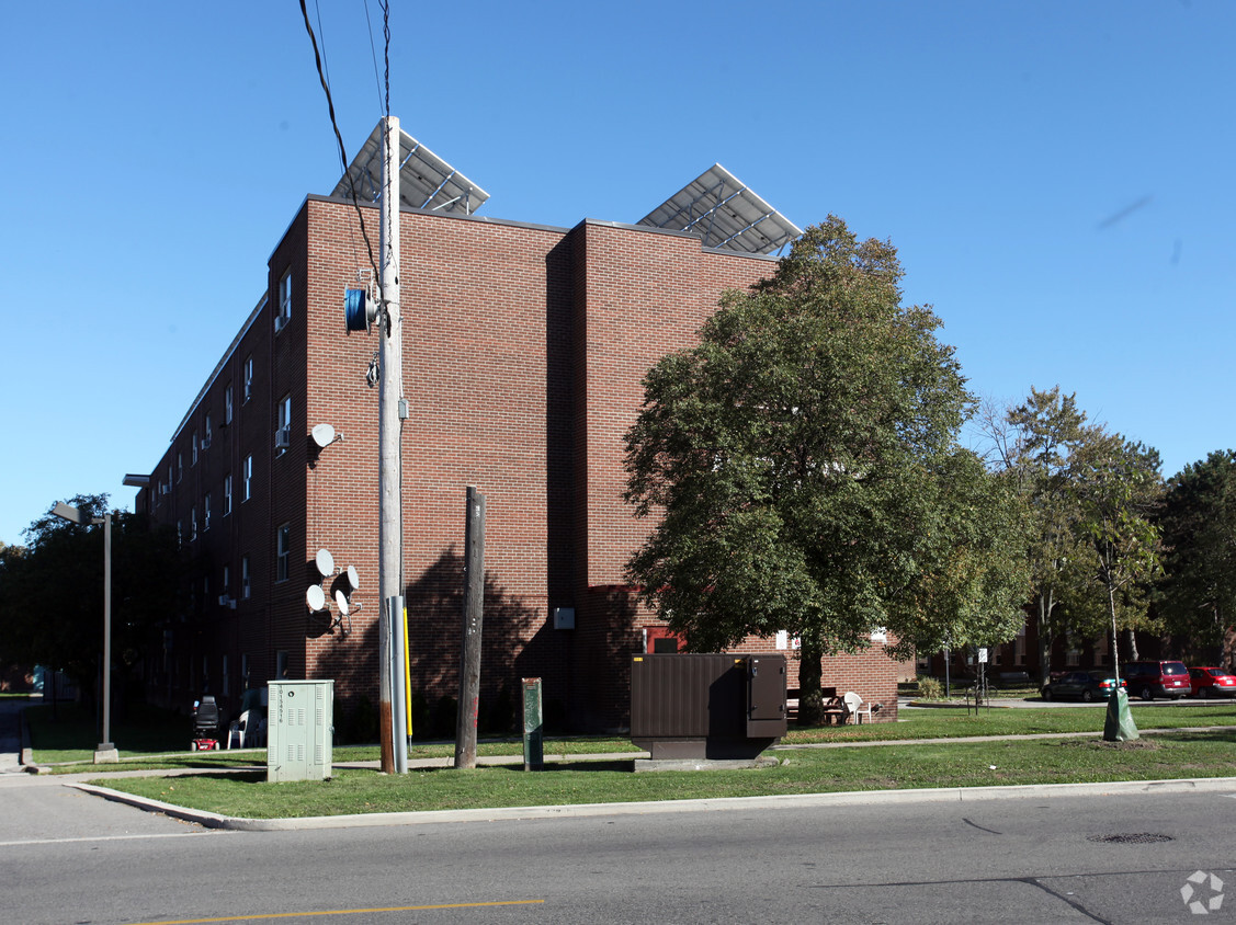 Building Photo - Arleta Manor