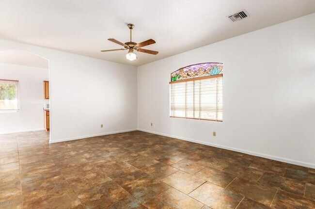 Living Room - 2123 N Sweetwater Dr