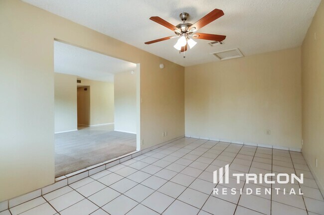 Foto del edificio - 1735 N 72nd St
