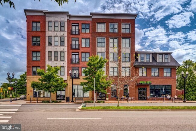 Building Photo - 1107 S Walter Reed Dr
