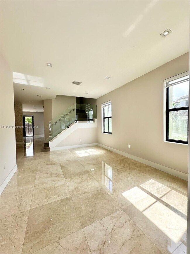 Foto del edificio - 8755 NW 116th Ct