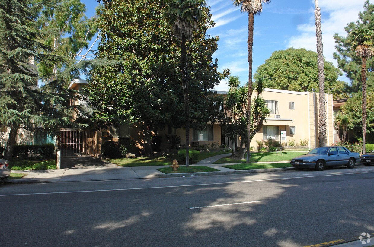 Primary Photo - 14341 Chandler Blvd