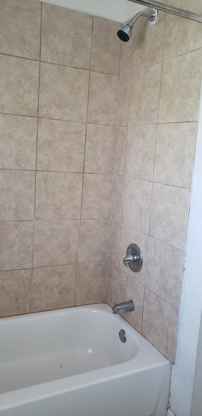 Foto del edificio - 631 E Monroe St