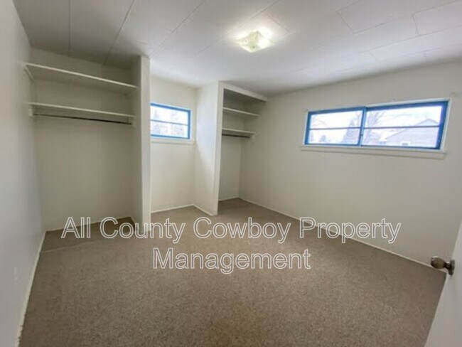 Building Photo - 1530 E Kearney St