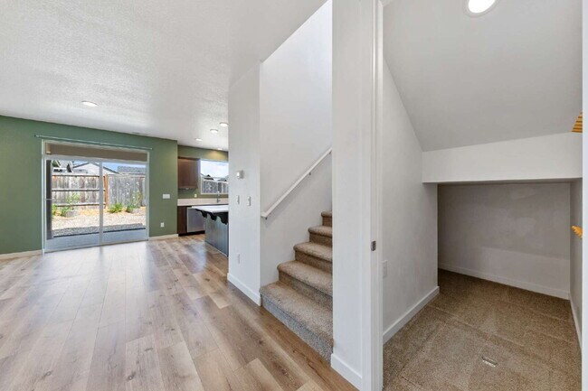 Foto del edificio - Large Recent Construction Home with Bonus Room!