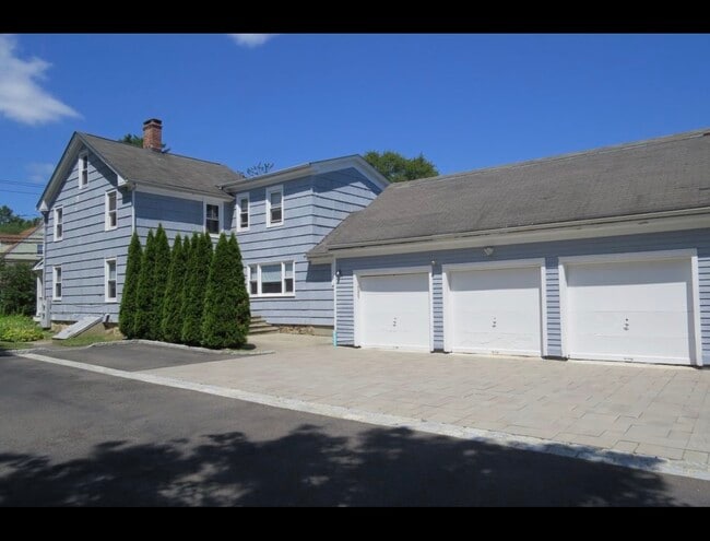 Building Photo - 125 Bowman Dr