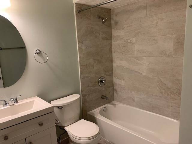 Uptown- Bathroom - Heritage Place Apartments