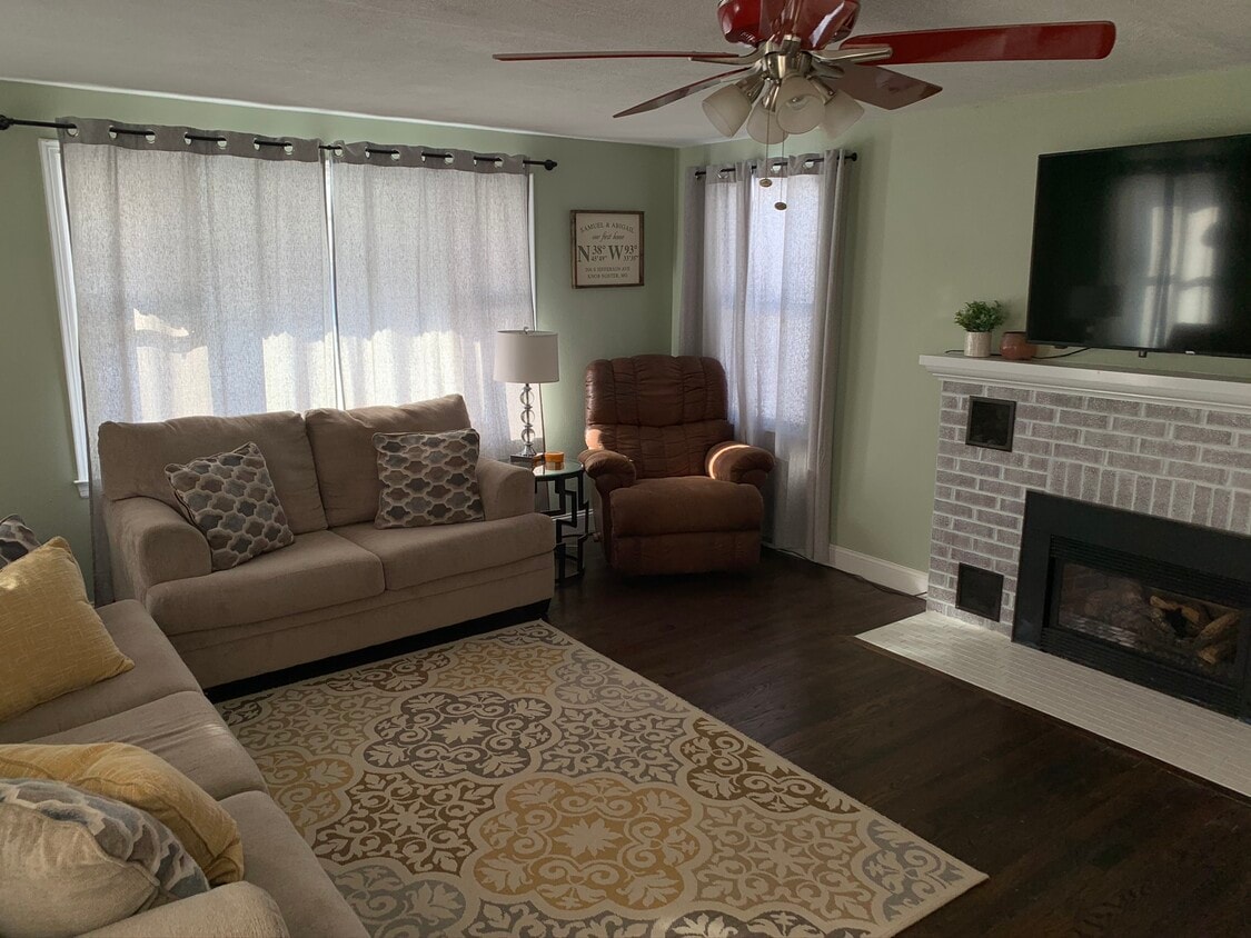 206 S Jefferson Ave, Knob Noster, MO 65336 House Rental in Knob