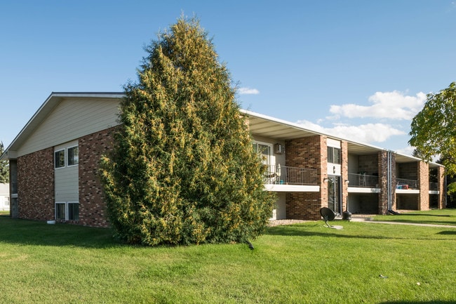 Building Photo - Cedarwood North