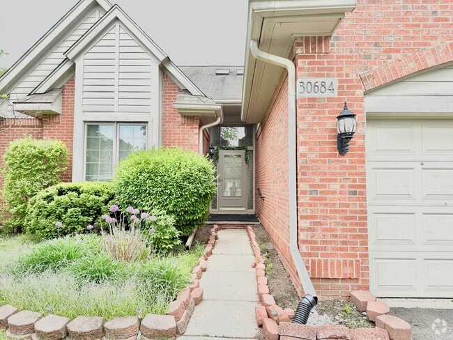 Building Photo - 30684 Tanglewood Trl