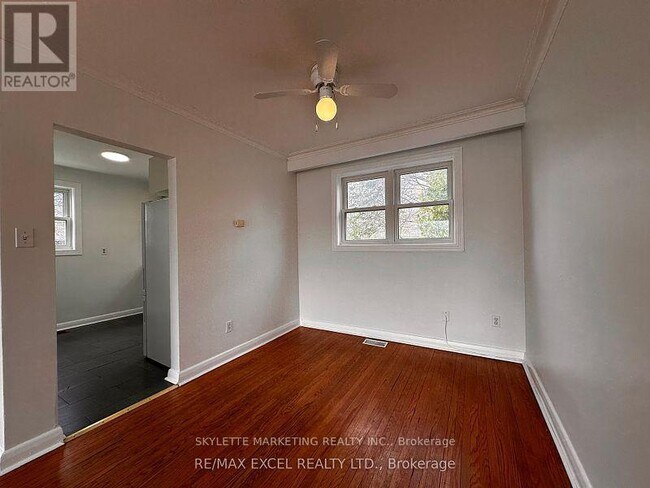 Building Photo - 229 Zelda Crescent