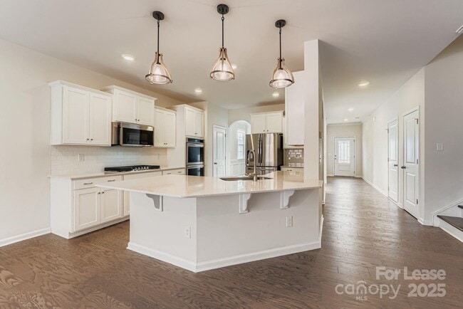 Building Photo - 398 Kennerly Center Dr