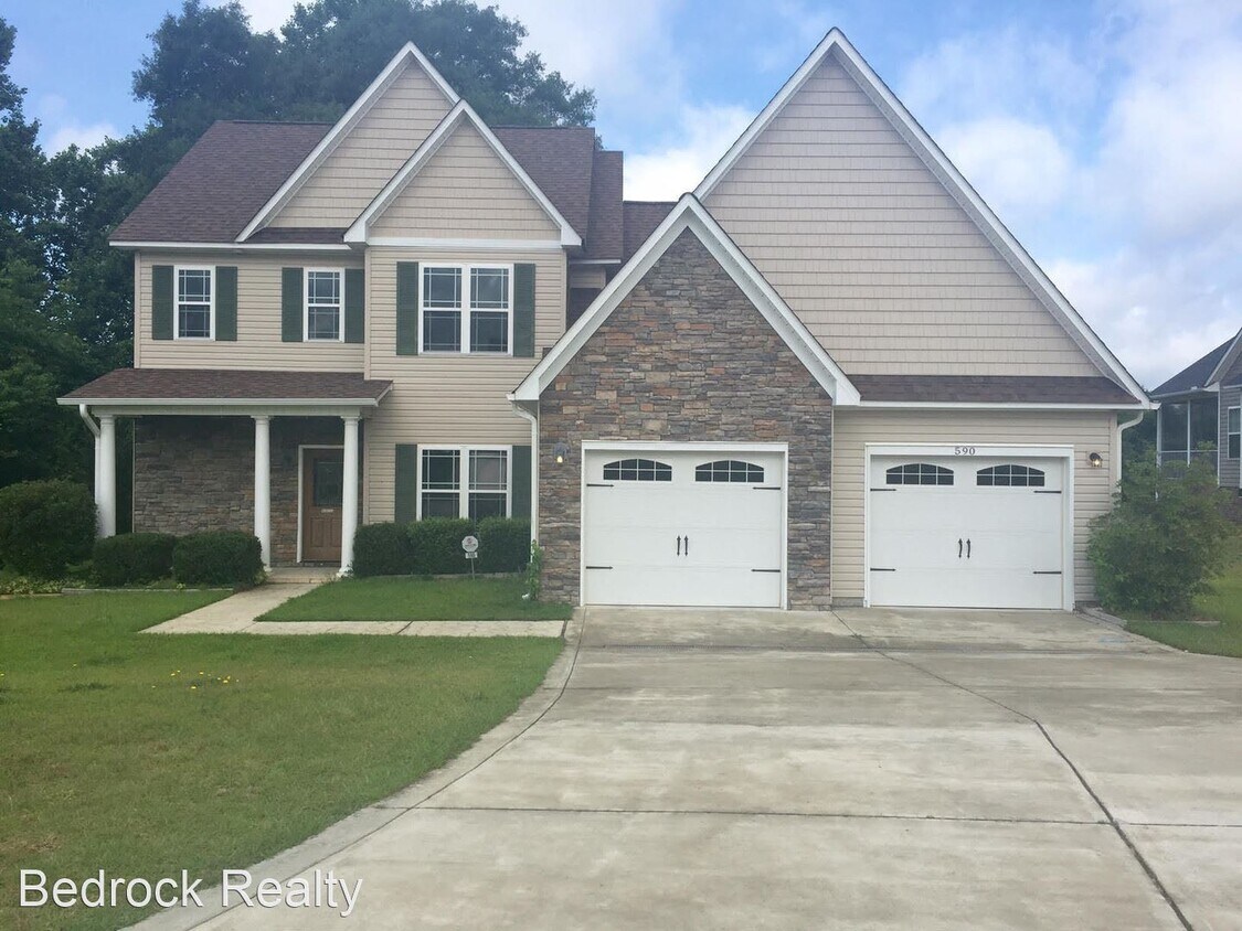 Primary Photo - 3 br, 2.5 bath House - 590 Oakridge Dr