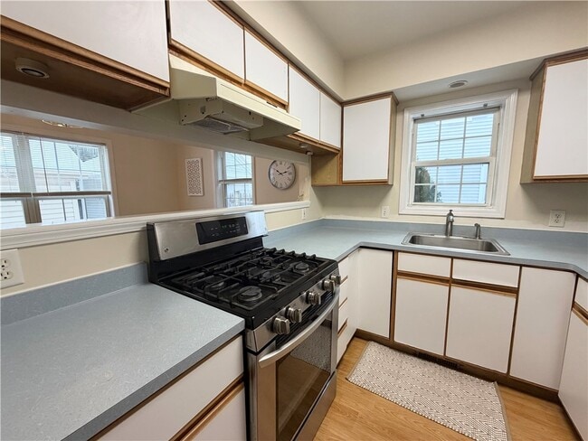 Building Photo - 60 Schilling Ln