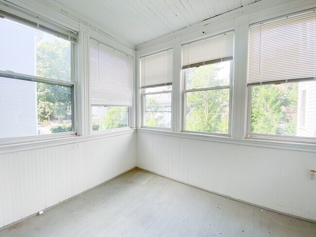 Foto del edificio - 144 Coolidge St