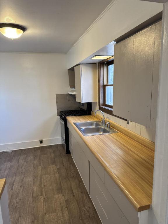 Building Photo - 5304 Hollis Ave