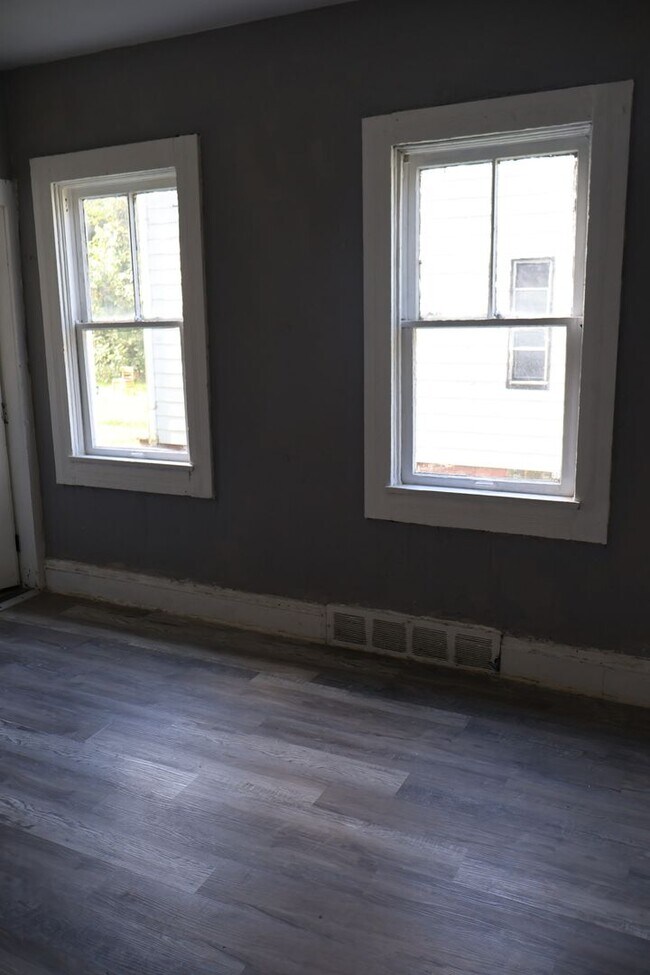 Foto del edificio - 6812 Whitney Ave