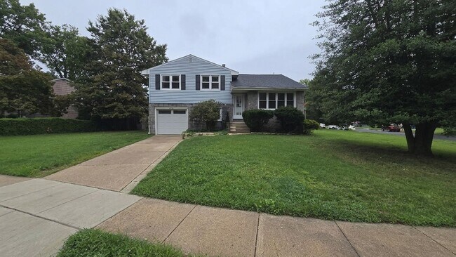 Building Photo - 5319 Frosthoffer Ave