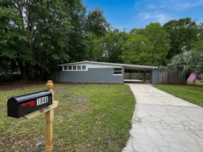 Building Photo - 1046 Le Brun Dr