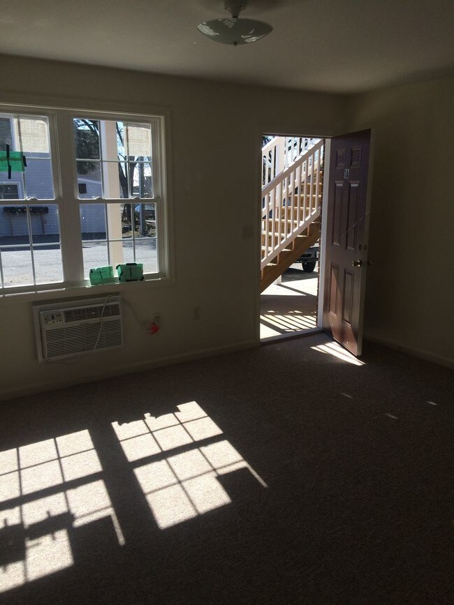 Building Photo - 1027-1A Chicago Ave - Handicapped Accessible