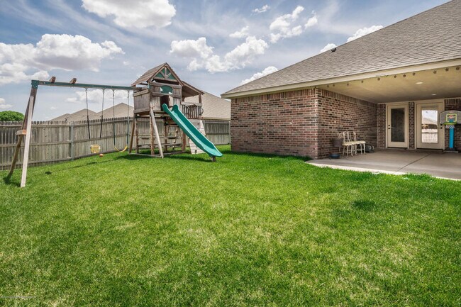Foto del edificio - 4 bedroom in City View