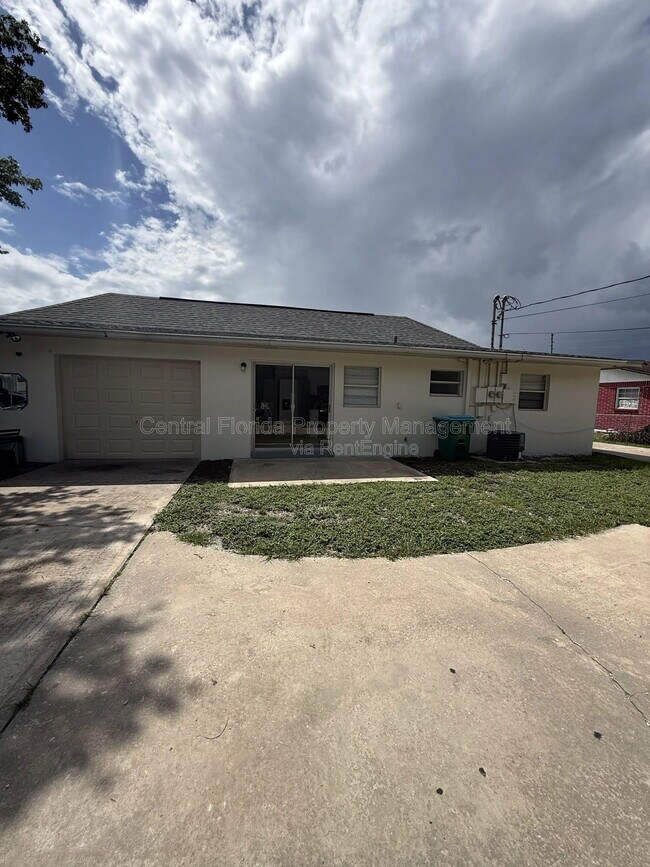 Foto del edificio - 1330 W Fowler Dr
