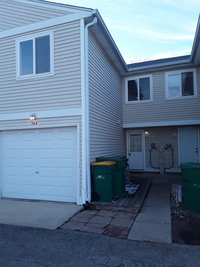 Building Photo - 544 Meadow Green Ln