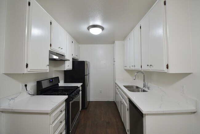 Foto del edificio - 13849 Chase St